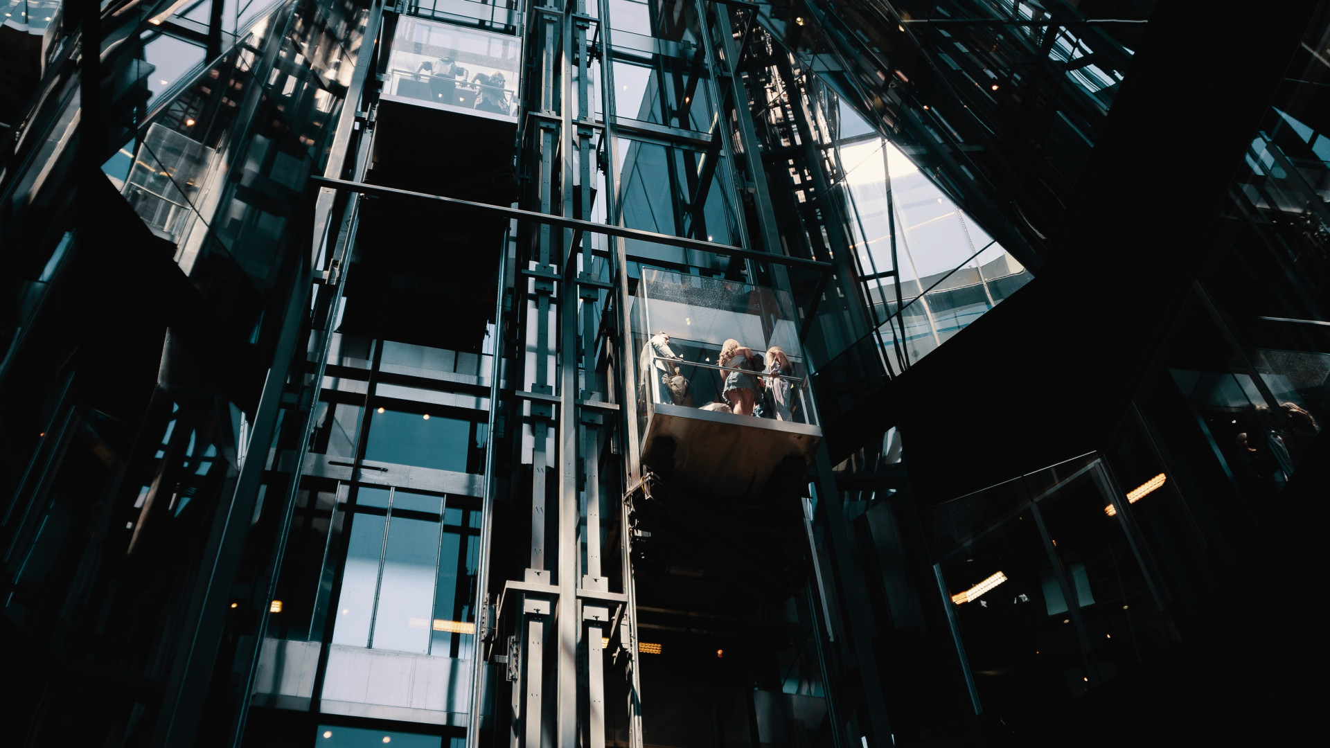 Quels sont les avantages d'un ascenseur vitré ?